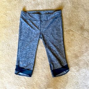 Under Armour Gray Cropped Workout Legging (XL)
